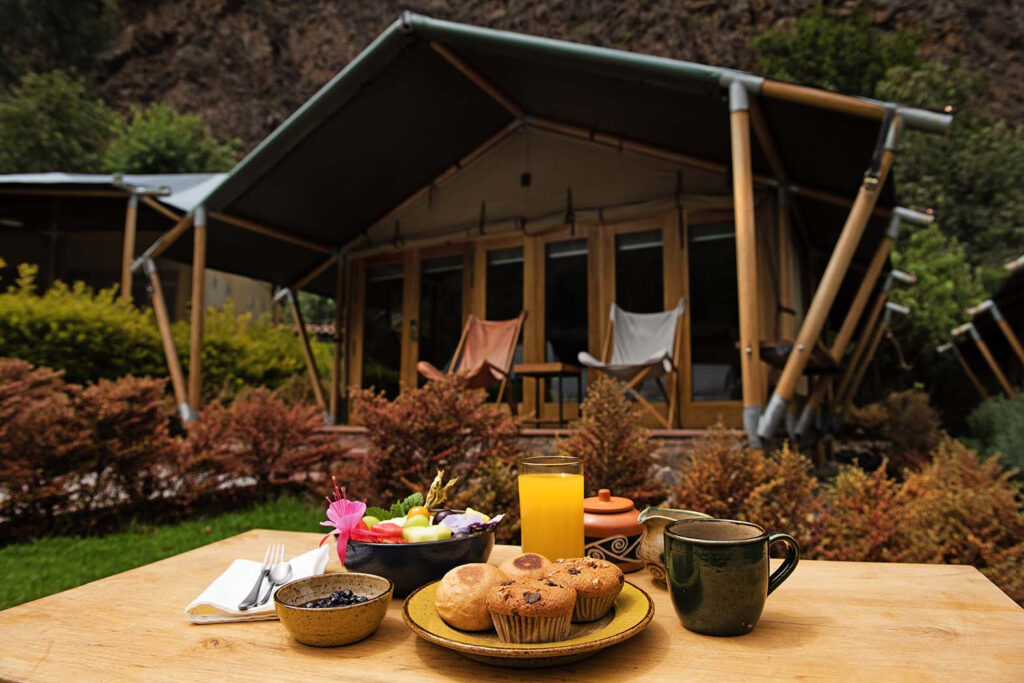 Breakfast-in-tent-H