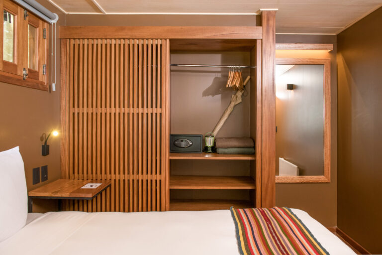 Group-tent-closet-scaled