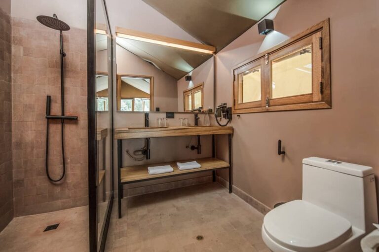 family.tent-bathroom